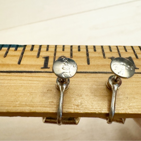 Vintage Signed Alice Gold Tone Screw Back Earrings 1940/50s - Picture 8 of 8